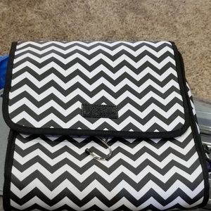 JOJO Hanging makeup bag,